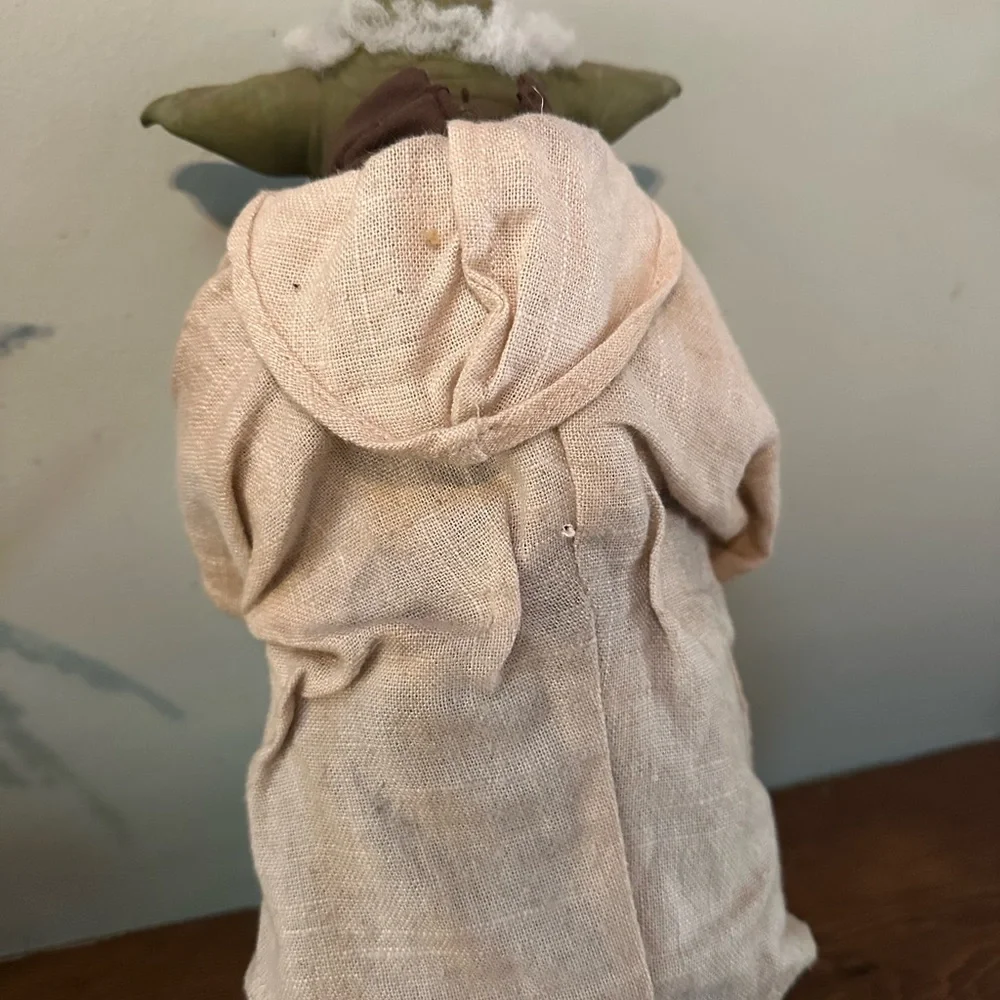 Hasbro Green and Brown Jedi Master Action Figure - Picture 2 of 3